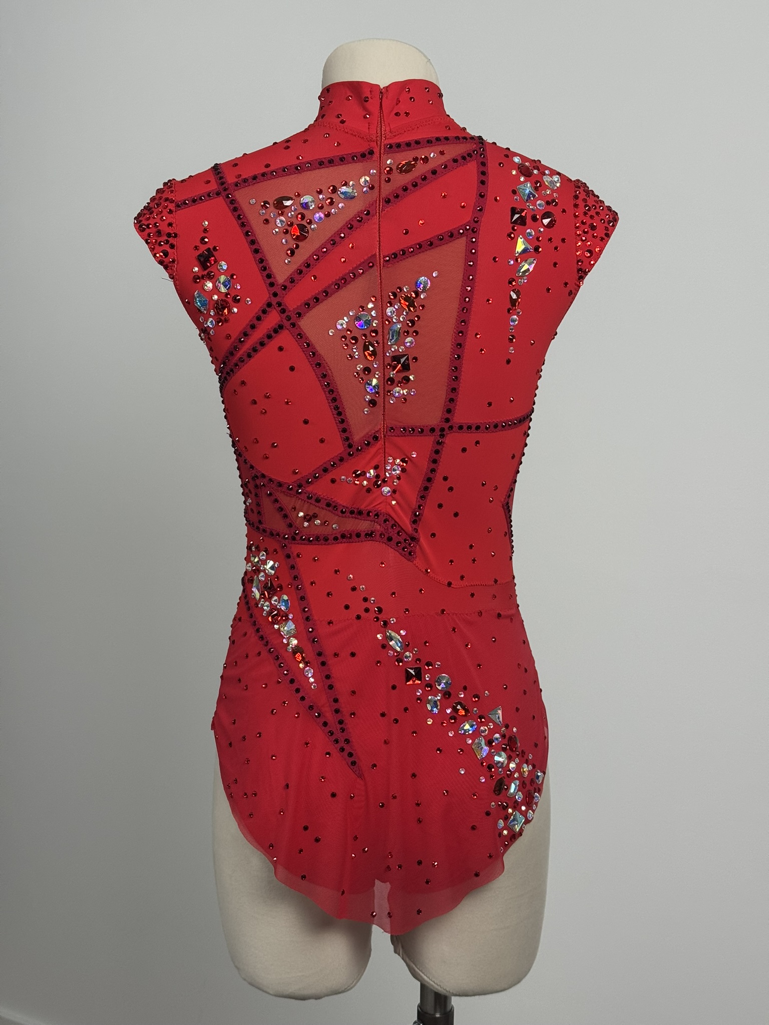 justaucorps GR rouge Club des strass, vue de dos, XS