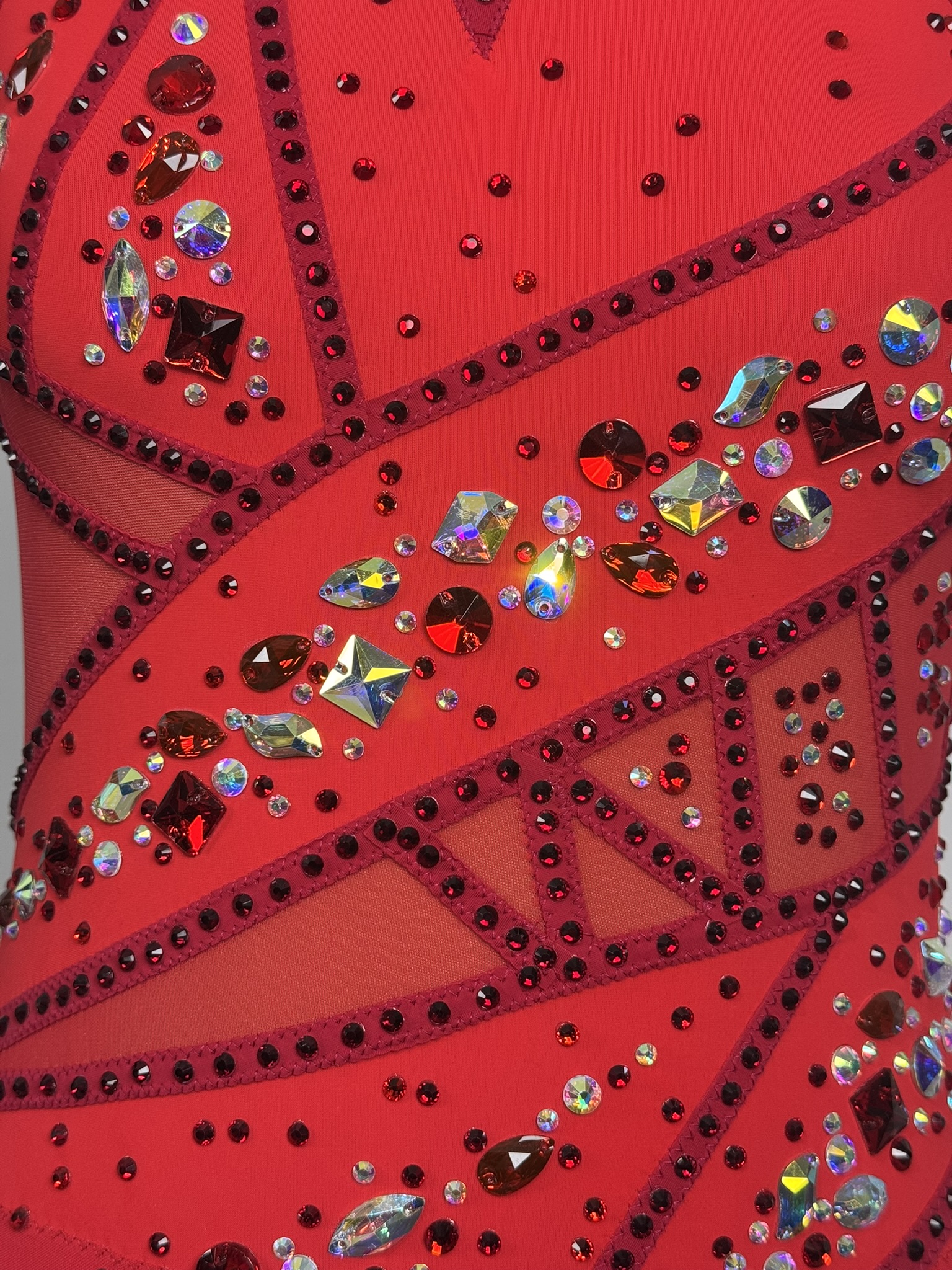 détails devant justaucorps GR rouge Club des strass, XS