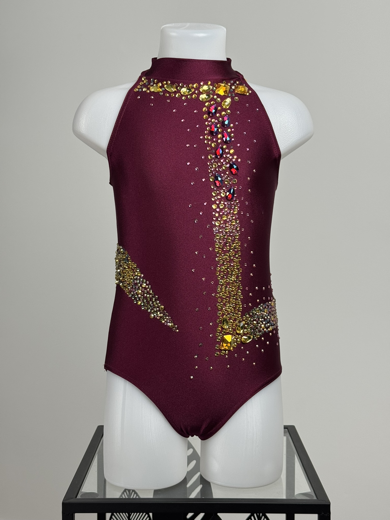 Justaucorps d'occasion GR prune, vue de face, taille 8-10 ans