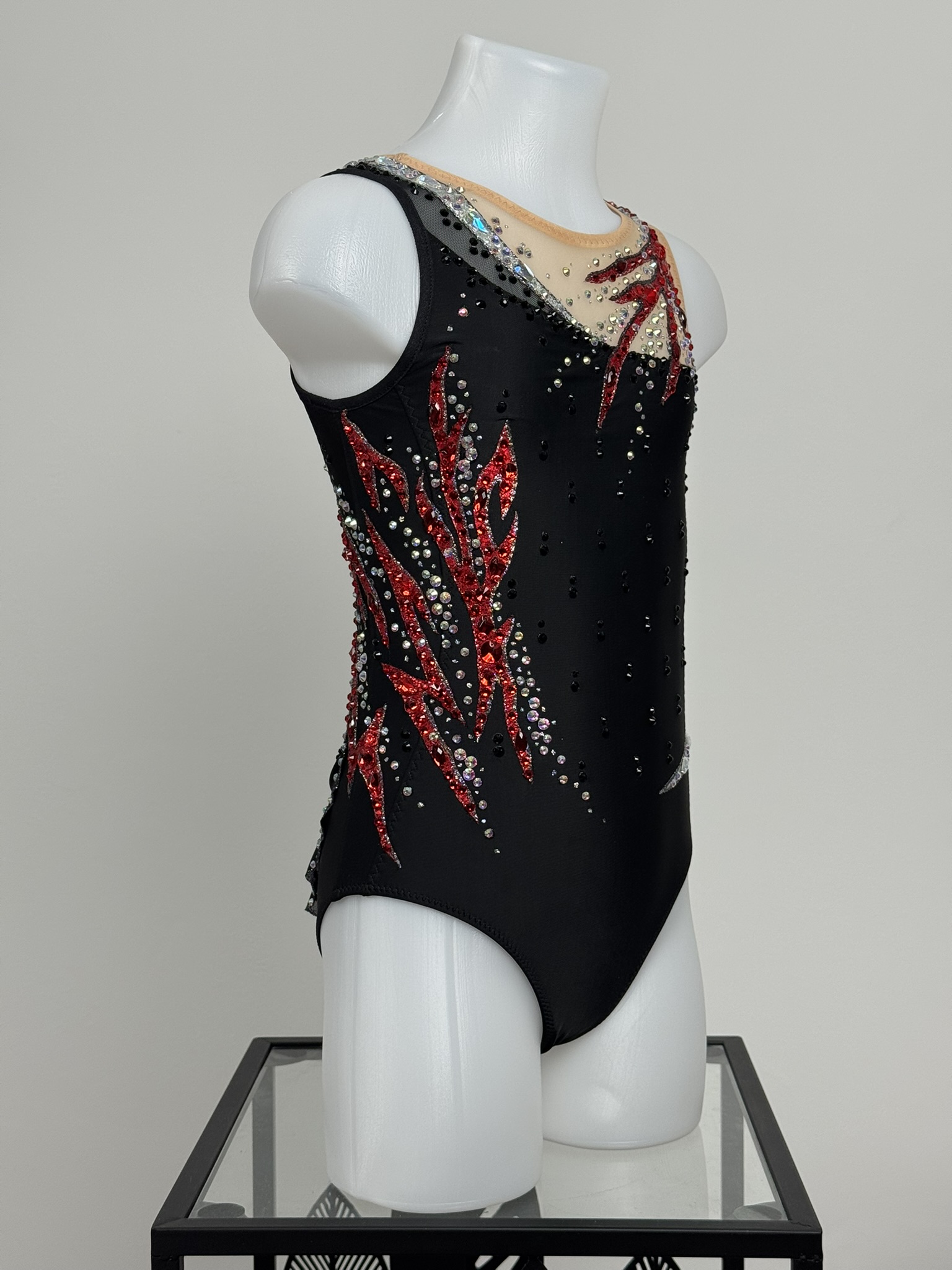 justaucorps GR noir &amp; motifs rouge, vue de profil, 10-12A